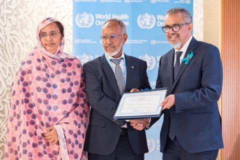 From left to right: Aïcha Vall Vergès, Ambassador of Mauritania to Switzerland; Honorable Abdallahi Sidi Mohamed Wedih, Minister of Health of Mauritania; and Dr. Tedros Adhanom Ghebreyesus, Director-General of the World Health Organization.